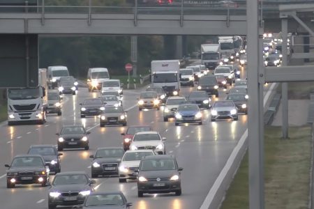 Comisión Europea busca sacar a los autos más contaminantes del mercado