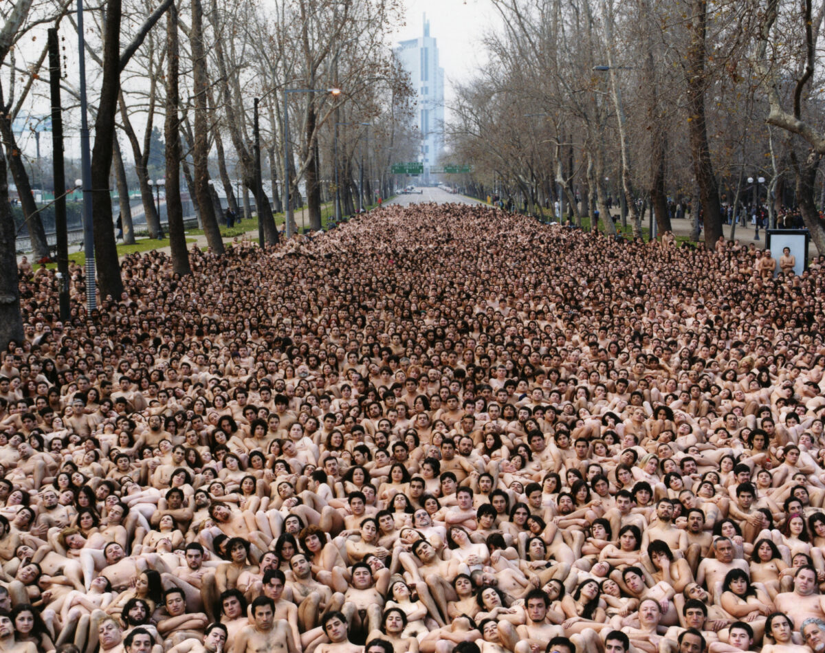 Tunick, 20 años después y con varias visitas frustradas: “Mi obra en Chile  está inconclusa”